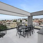 Sanders Elgio Apartman *