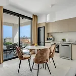 Sanders Elgio Apartment