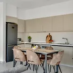 Apartment Sanders Elgio *