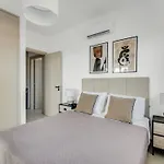 Sanders Elgio Apartment