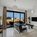 Sanders Elgio Apartment
