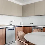Sanders Elgio Apartment *