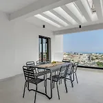 Sanders Elgio * Limassol