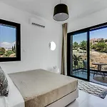 Sanders Elgio Apartment