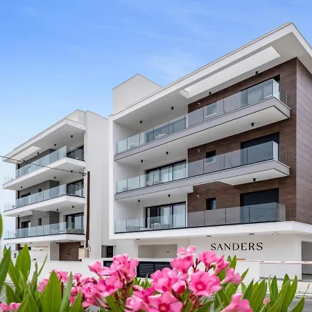 Sanders Elgio Apartman *