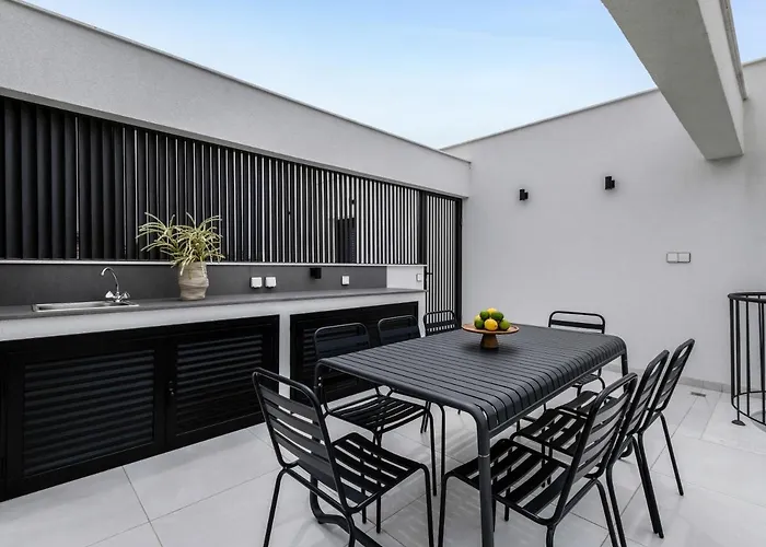 Sanders Elgio Daire *