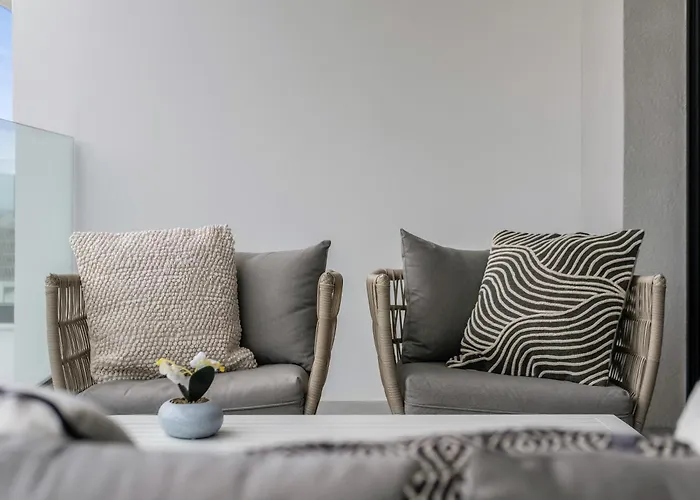 Daire Sanders Elgio *