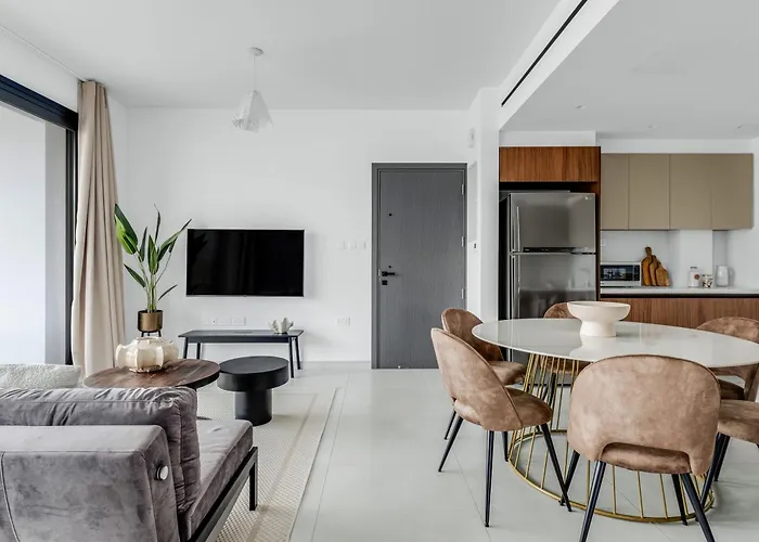 Daire Sanders Elgio *