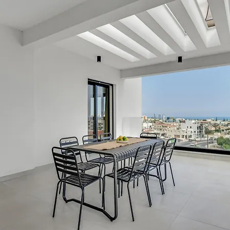 Sanders Elgio * Limassol